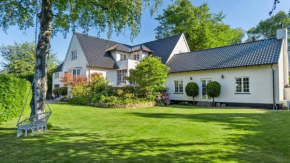 Huge property in Hellerup with a large garden - very close to Copenhagen, Copenhagen